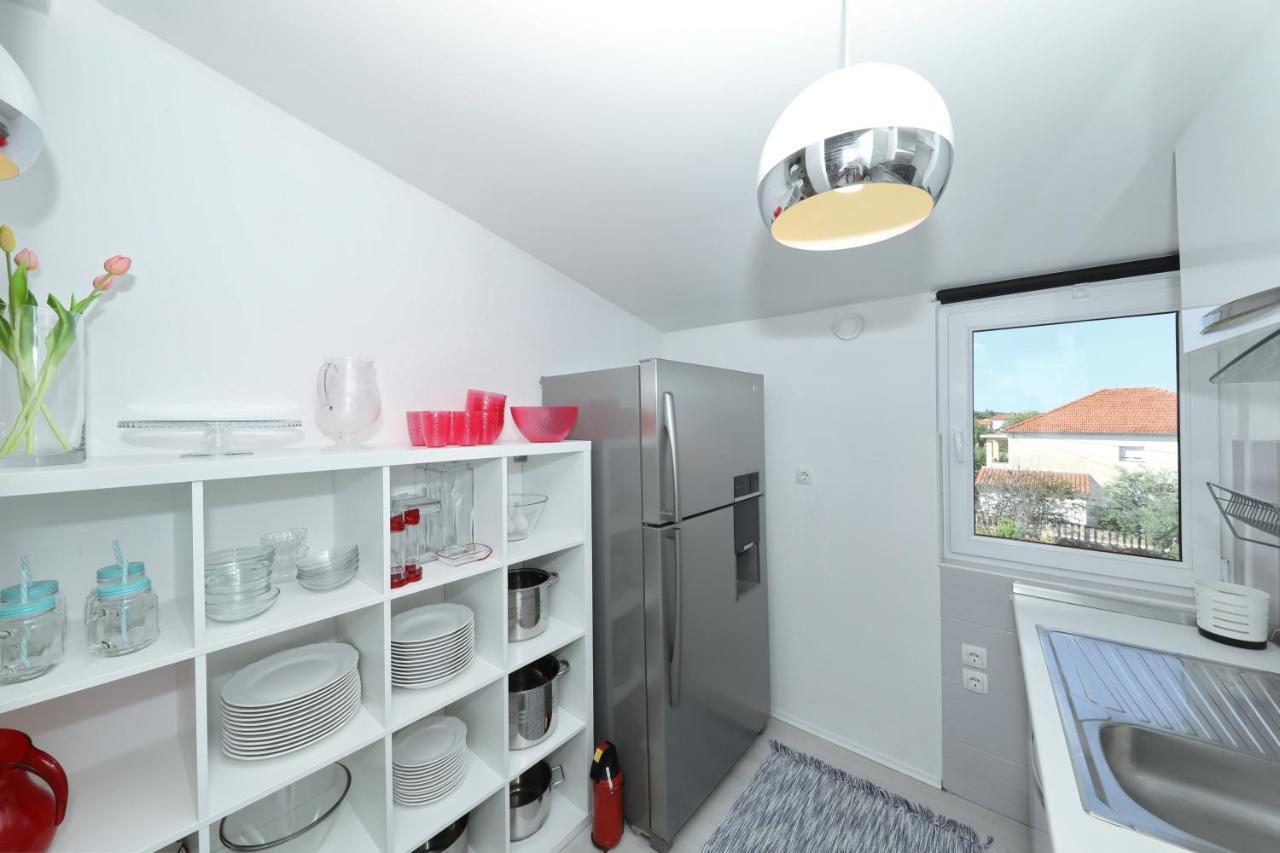 Apartment With Private Pool Sukošan Exterior foto