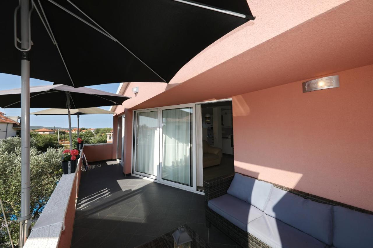 Apartment With Private Pool Sukošan Exterior foto